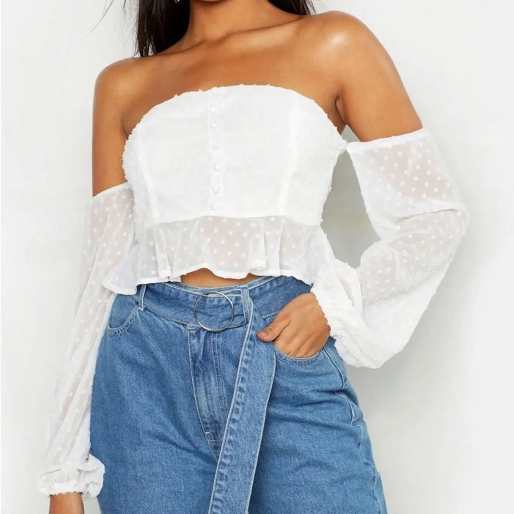 🛑SOLD🛑 ✨BooHoo✨ Dobby Spot Off Shoulder Long Sleeve Crop Top - Picture 2 of 7